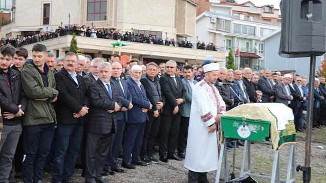 Anne Çınar dualarla son yolculuğuna uğurlandı