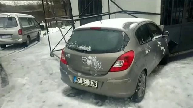 İş yerine çarparak durabildi