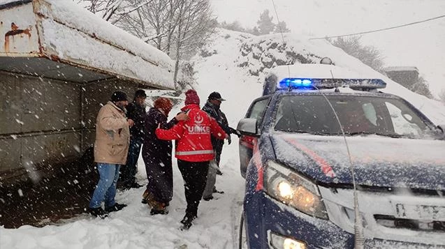 UMKE, hastaların yardımına yetişmeye devam ediyor