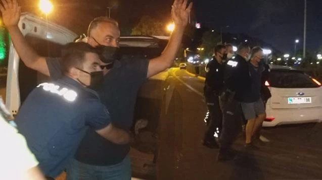 Denetimde durduruldu, Korona’dan ölen polise hakaret etti