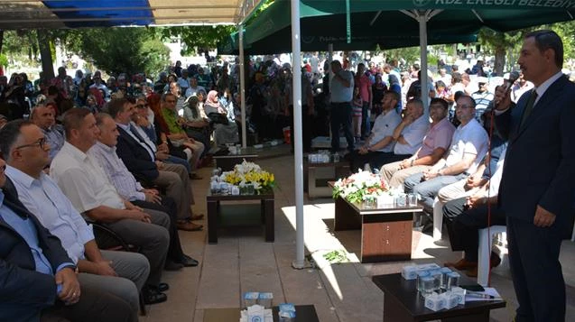 Binlerce kişi mezarlıklara koştu