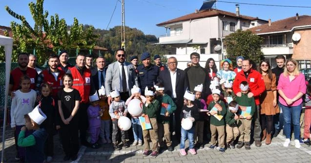 hem eğlendirdi hemde afet ve ilk yardım eğitimi verdi