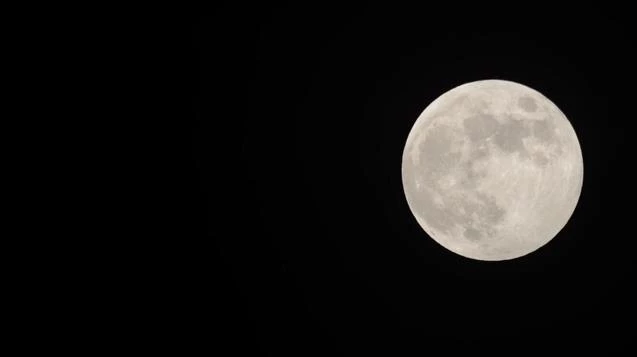 Ay tutulması kartpostallık görüntüler oluşturdu