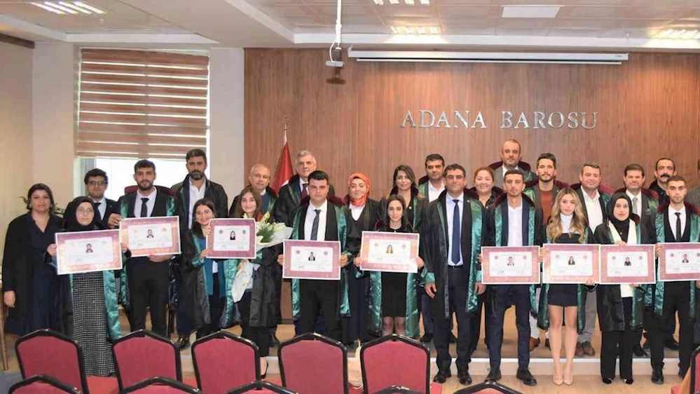 Adana’da 12 avukata törenle ruhsatnameleri verildi