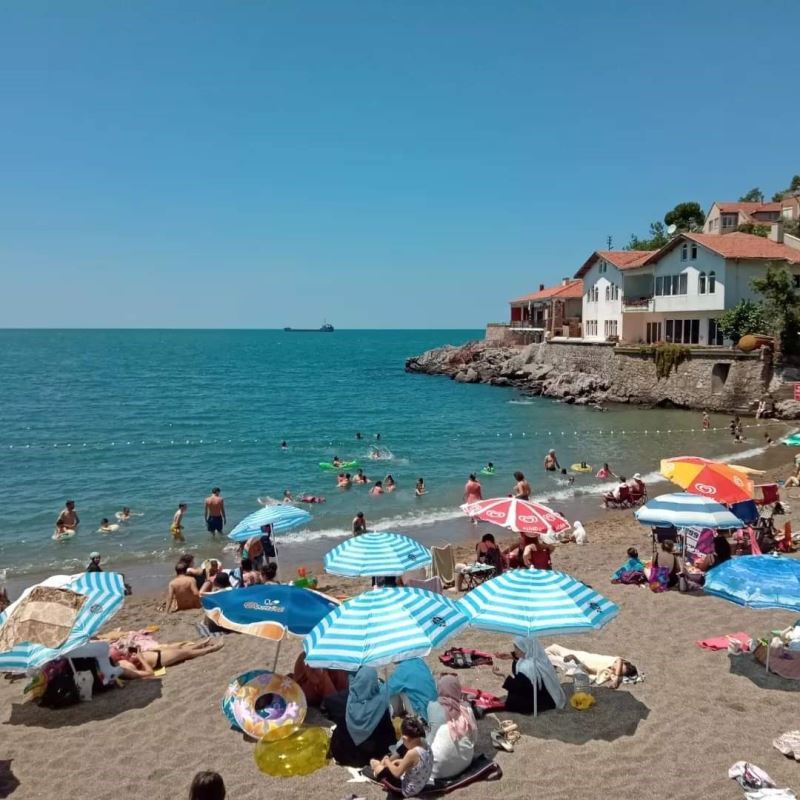 Bayramı denize girerek geçirdiler