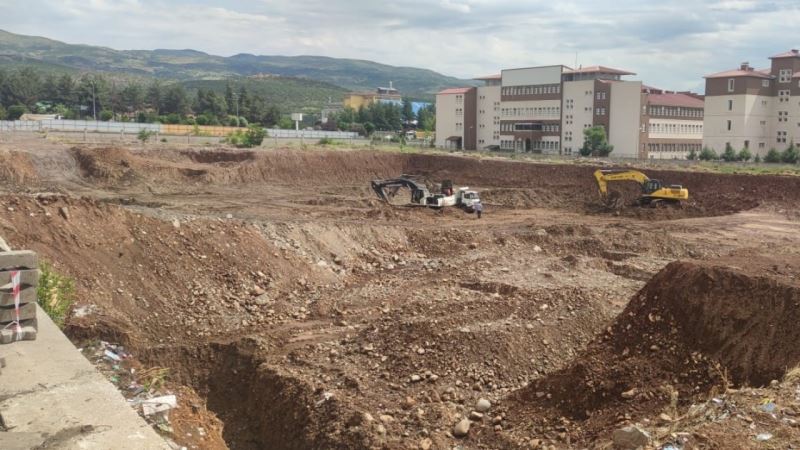 Bingöl’deki 500 yataklı devlet hastanesi kazı çalışmaları devam ediyor
