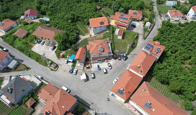 Bu köydeki evler elektrik santrali gibi çalışıyor