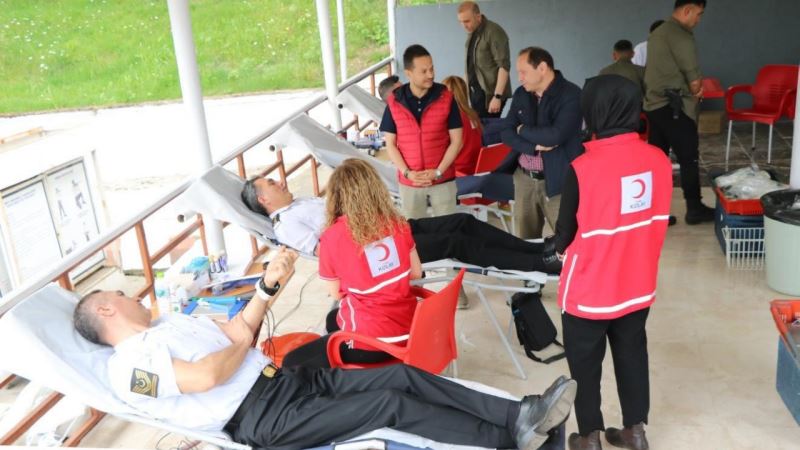Jandarma vatandaş el ele kan bağış kampanyası düzenlendi