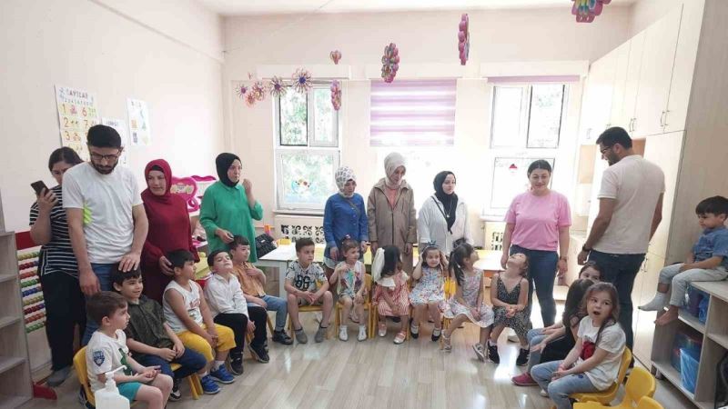 Minikler karne sevinci yaşadı