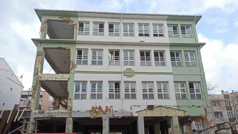 Mustafakemalpaşa’daki okullarda deprem seferberliği
